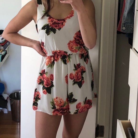 Floral patterned romper - Picture 1 of 4